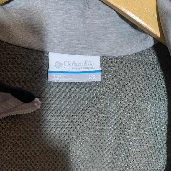 Columbia | Very Lightweight Ventilated Water Repellent Jacket - Grey - Picture 9 of 11